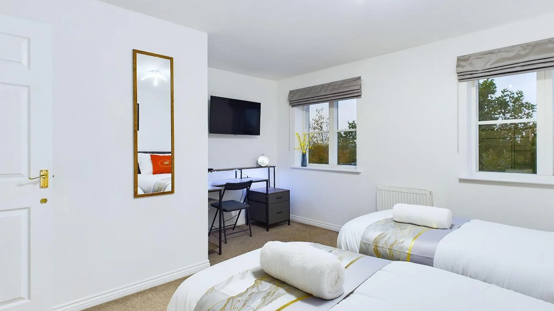 Signature Stays Accomodation - Cheltenham - 4-Bed With Parking - Ideal For Contractors & Long Stays GLOUCESTERSHIRE 0*,  United Kingdom