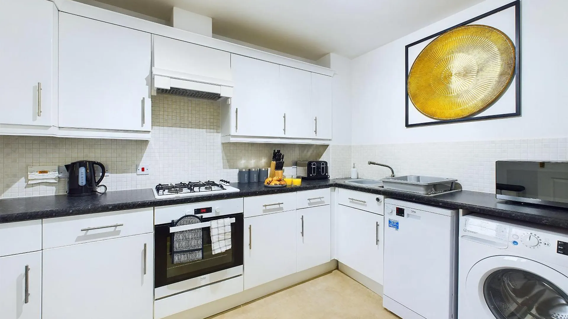 Signature Stays Accomodation - Cheltenham - 4-Bed With Parking - Ideal For Contractors & Long Stays GLOUCESTERSHIRE Holiday home