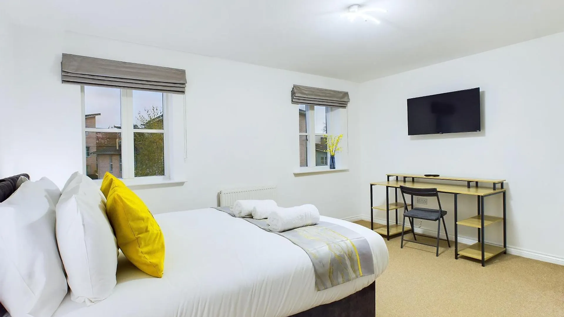 Signature Stays Accomodation - Cheltenham - 4-Bed With Parking - Ideal For Contractors & Long Stays GLOUCESTERSHIRE United Kingdom