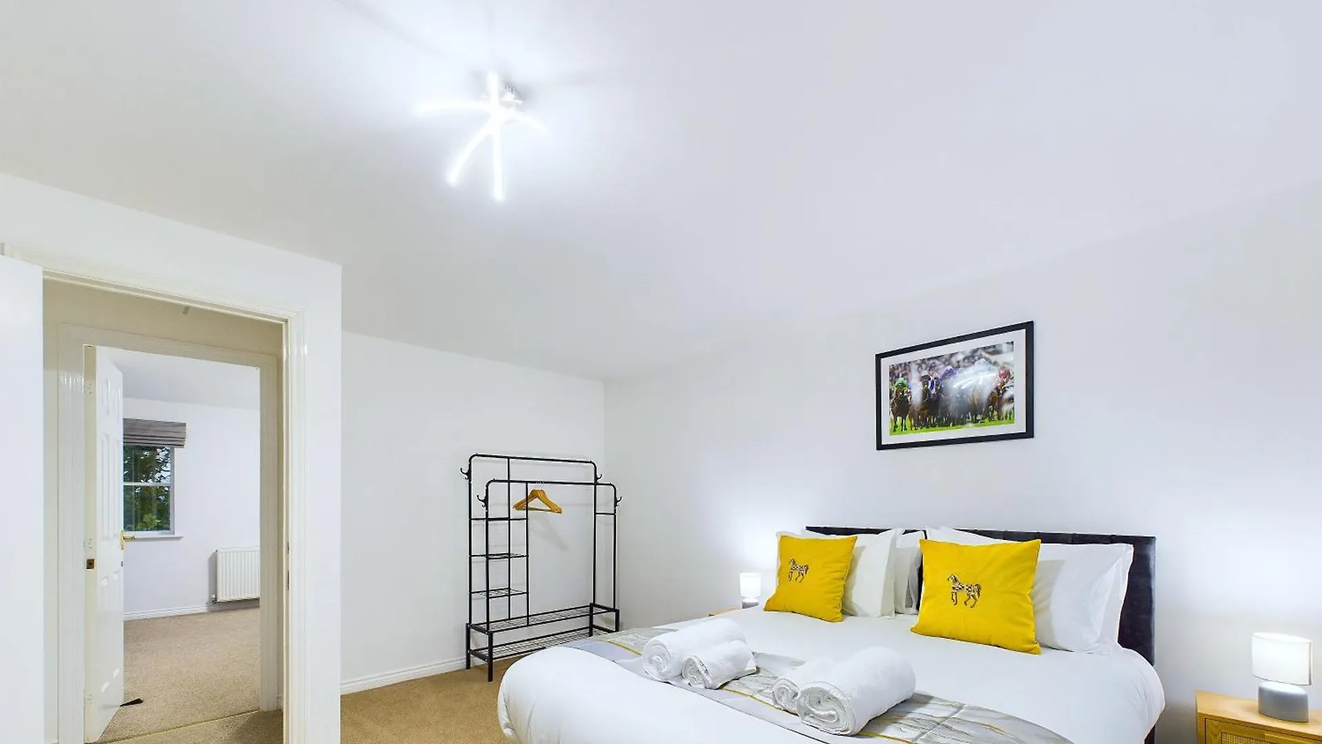 Signature Stays Accomodation - Cheltenham - 4-Bed With Parking - Ideal For Contractors & Long Stays GLOUCESTERSHIRE