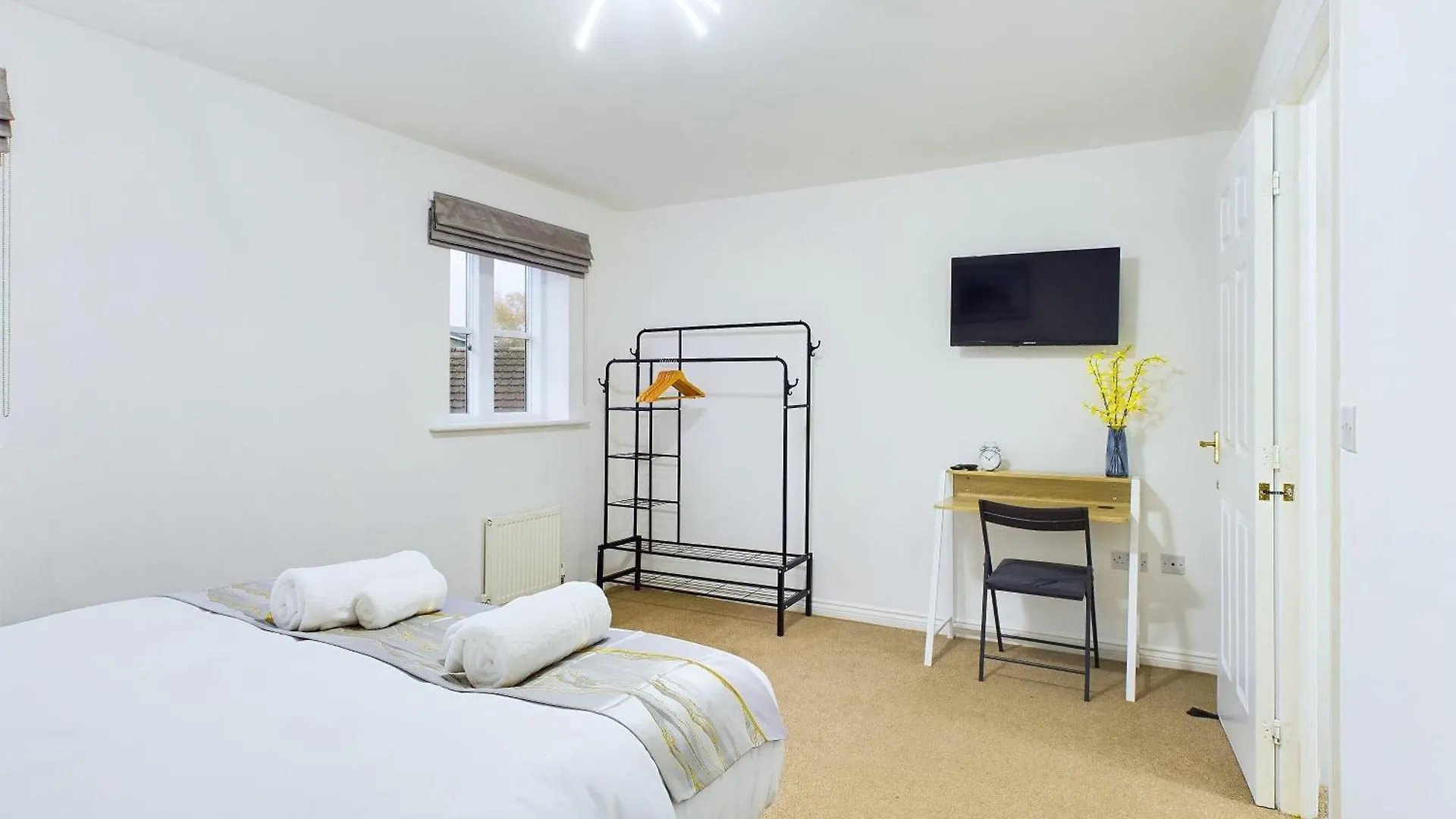 Signature Stays Accomodation - Cheltenham - 4-Bed With Parking - Ideal For Contractors & Long Stays GLOUCESTERSHIRE