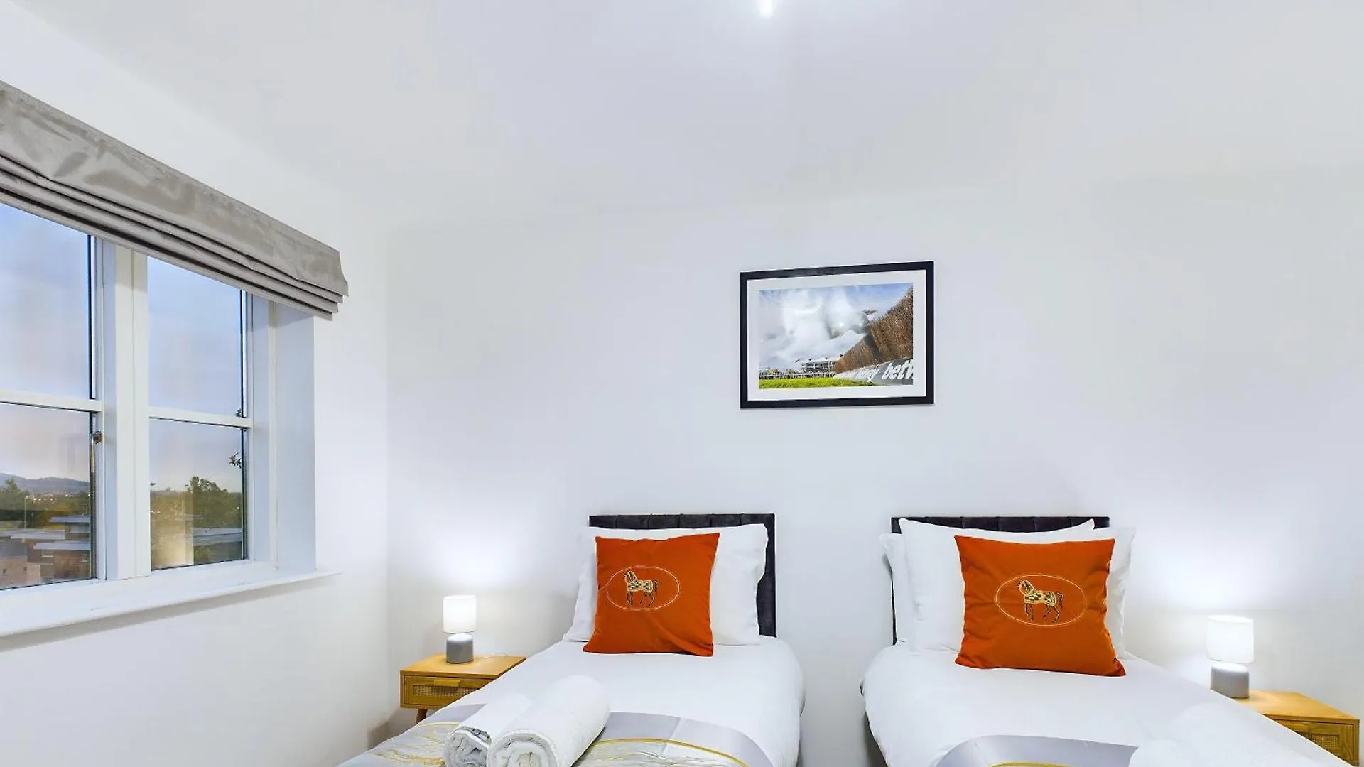 Signature Stays Accomodation - Cheltenham - 4-Bed With Parking - Ideal For Contractors & Long Stays GLOUCESTERSHIRE Holiday home