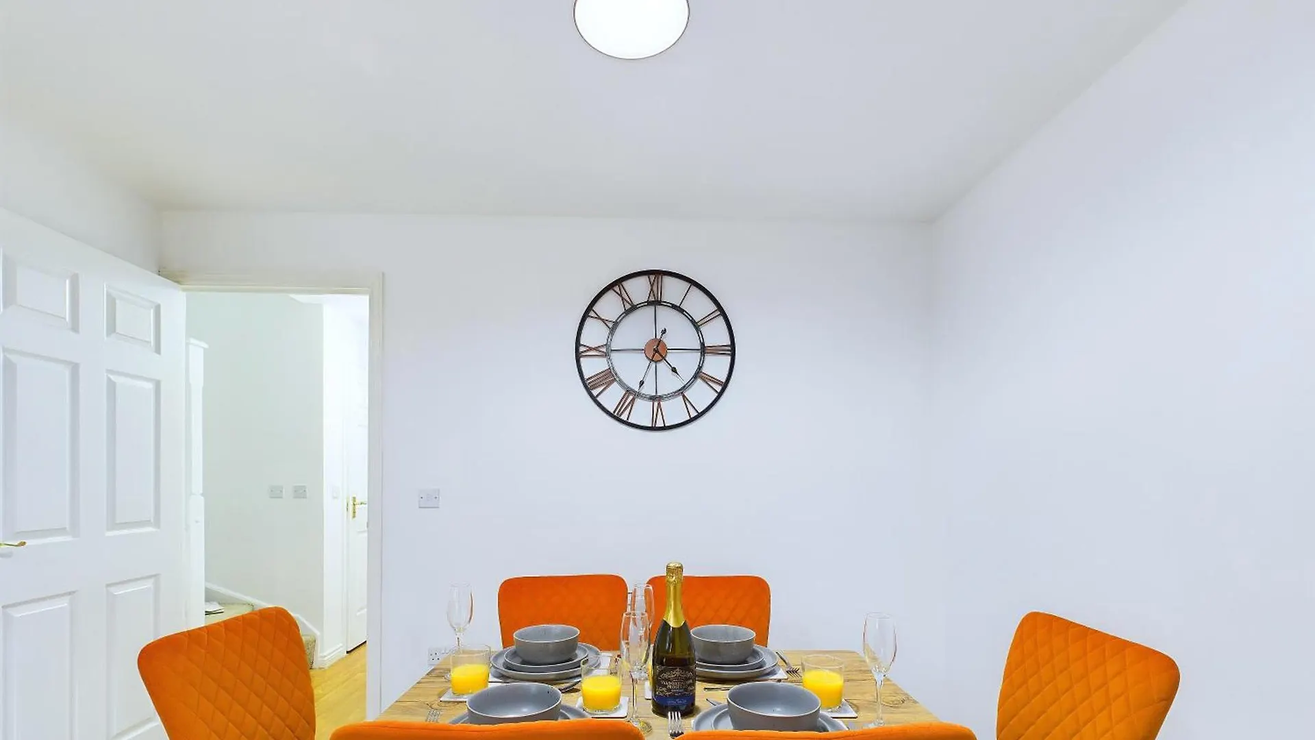 Signature Stays Accomodation - Cheltenham - 4-Bed With Parking - Ideal For Contractors & Long Stays GLOUCESTERSHIRE Holiday home